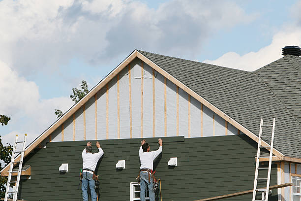 Professional Siding Installation technician working in Lawrenceville, NJ